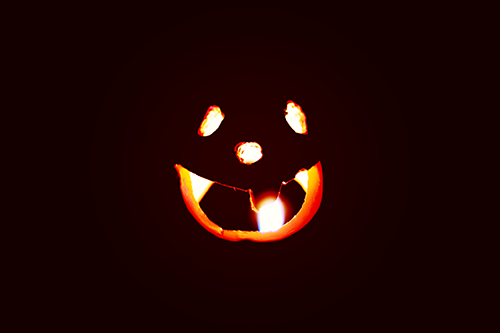 フリー写真画像『夜の闇にあやしく浮かび上がるハロウィンのジャックオーランタン』[ID:1223]