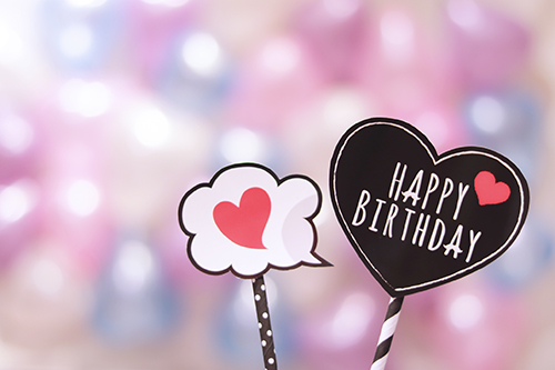 オシャレな誕生日画像 ハート と Happy Birthday のフォトプロップスのフリー画像 おしゃれなフリー写真素材 Girly Drop