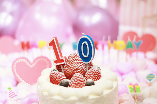 フリー写真画像『オシャレな誕生日画像：可愛いケーキとキャンドルでお祝い〜10歳編〜』[ID:3166]