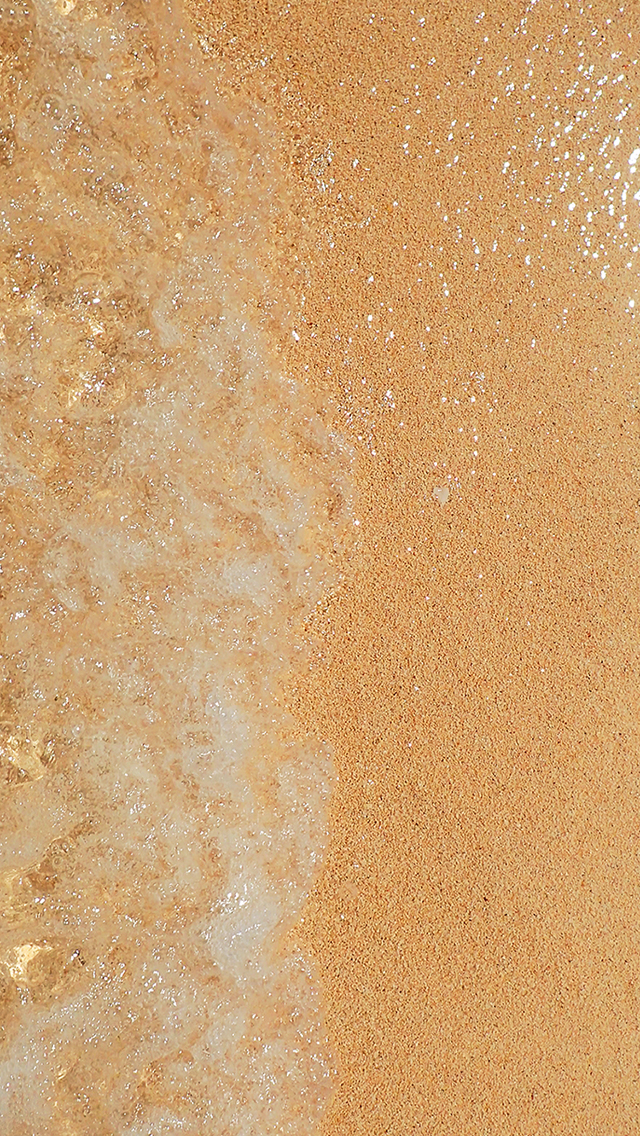フリー写真画像『【オシャレなiPhone壁紙】海側から撮られた美しい波打ち際』[ID:3845]