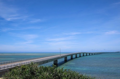 フリー写真画像『宮古島と伊良部島とを結ぶ全長3,540mの『伊良部大橋』』[ID:7021]