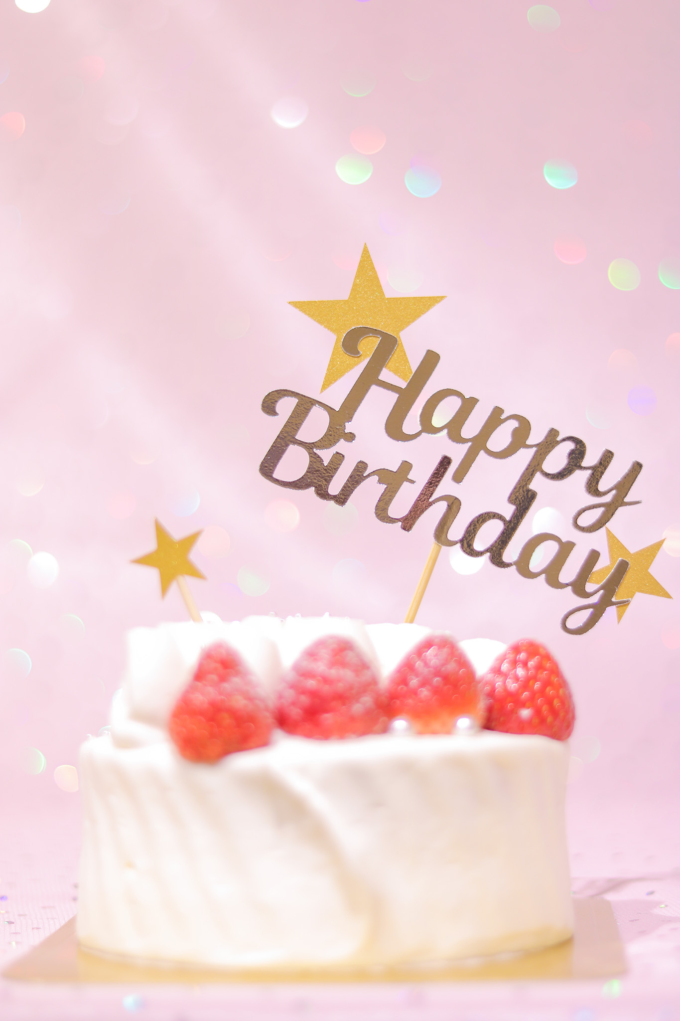 かわいい誕生日画像 豪華な誕生日ケーキと星が可愛いケーキトッパー 縦長 のフリー画像 おしゃれなフリー写真素材 Girly Drop