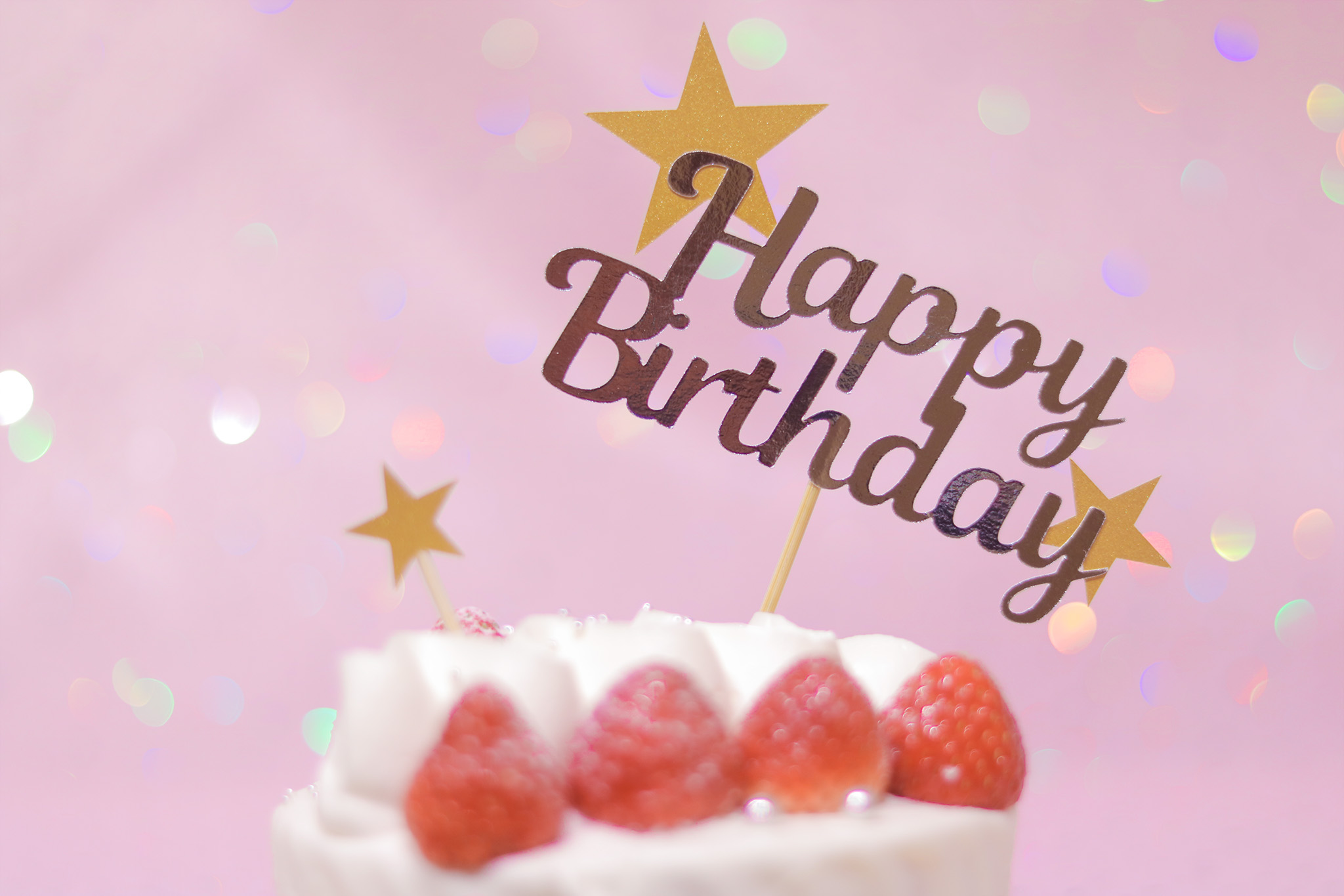 かわいい誕生日画像 豪華な誕生日ケーキと星が可愛いケーキトッパー ズーム のフリー画像 おしゃれなフリー写真素材 Girly Drop