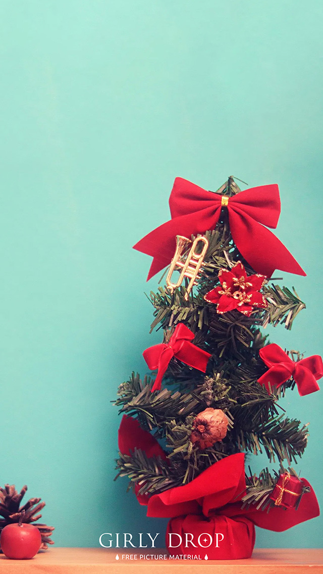 フリー写真画像『【オシャレなiPhone壁紙】おしゃれなクリスマスツリーと松ぼっくり』[ID:10742]