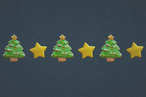 フリー写真画像『クリスマスツリーと星型の「クリスマスの夜」をイメージしたアイシングクッキー』[ID:10665]