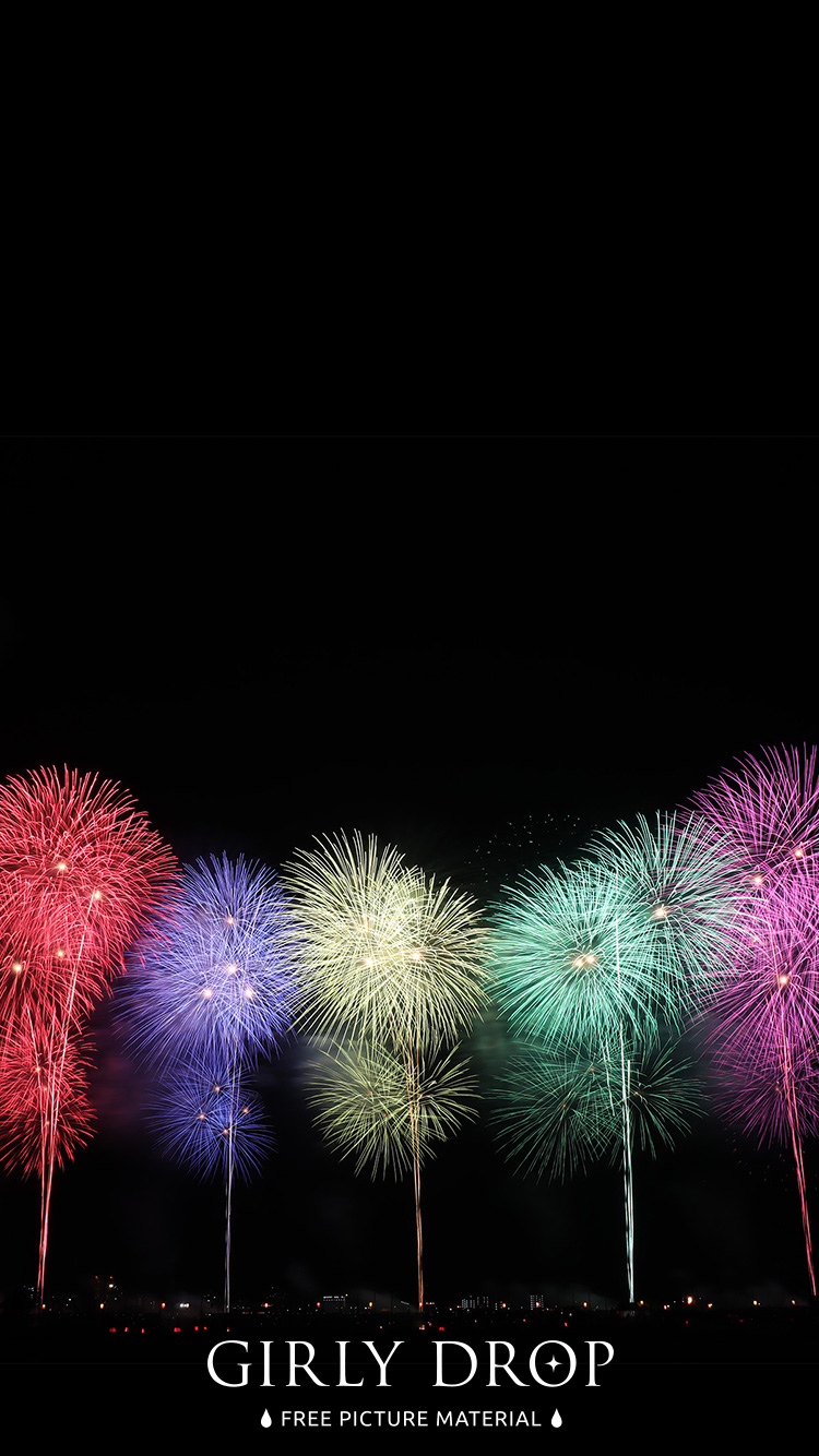 フリー写真画像『【おしゃれなiPhone壁紙】カラフルに打ち上がる5色の花火』[ID:11643]