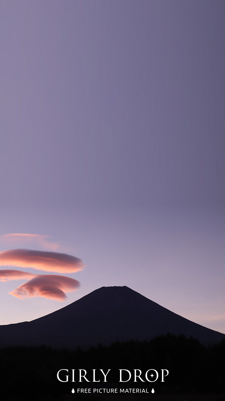フリー写真画像『【おしゃれなiPhone壁紙】朝焼けの中美しく浮かび上がる富士山のシルエット』[ID:11644]