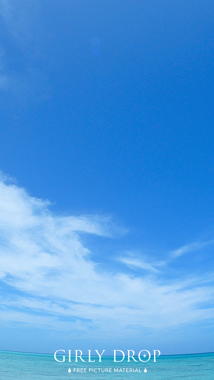 フリー写真画像『【おしゃれなiPhone壁紙】広角レンズで撮影した不思議なカーブの海と空』[ID:11646]