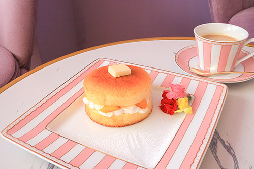 フリー写真画像『ホットケーキとカフェラテで至福のおやつタイム♡』[ID:13223]