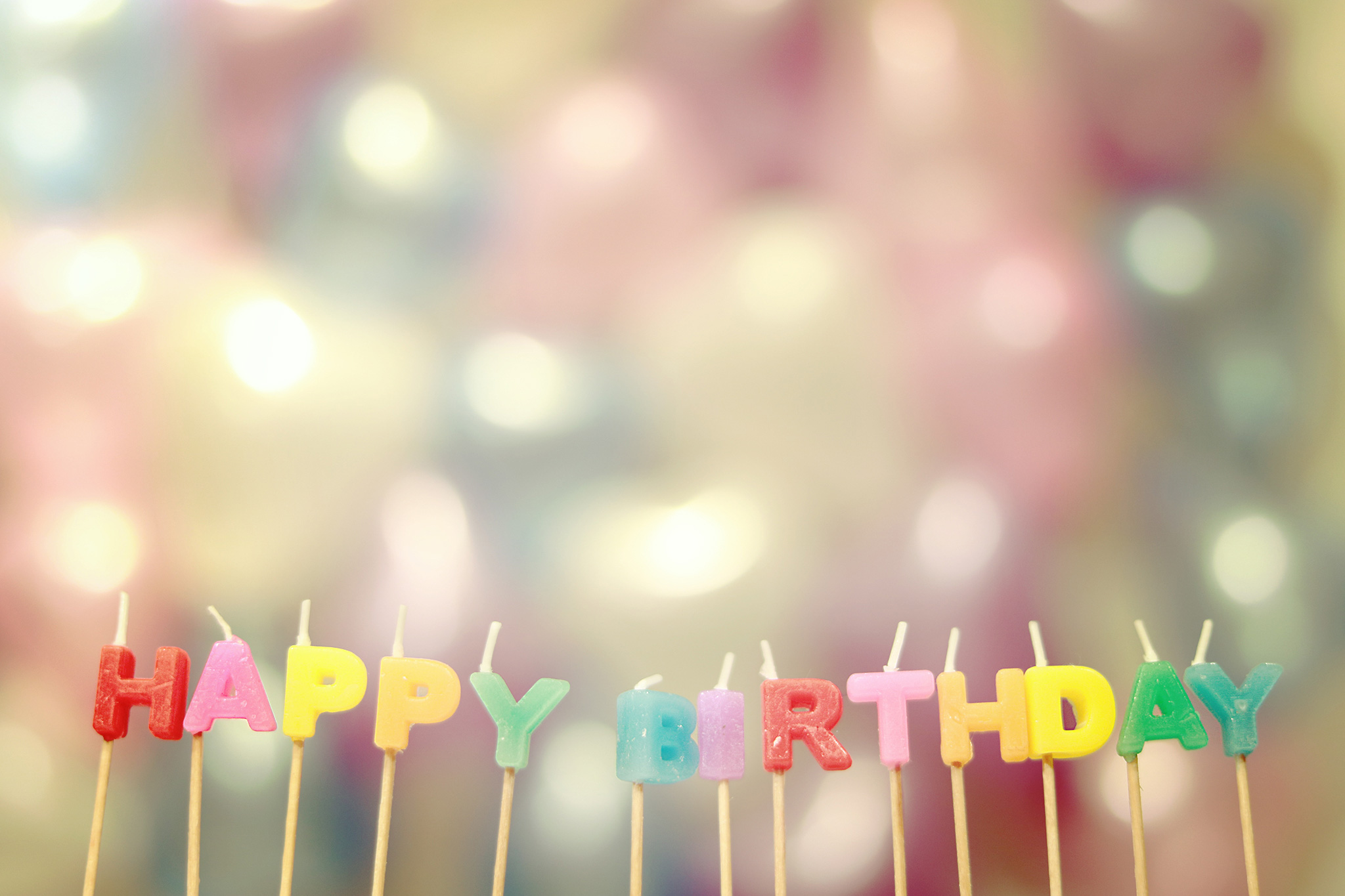 オシャレな誕生日画像 Happy Birthdayのキャンドルのフリー画像 おしゃれなフリー写真素材 Girly Drop