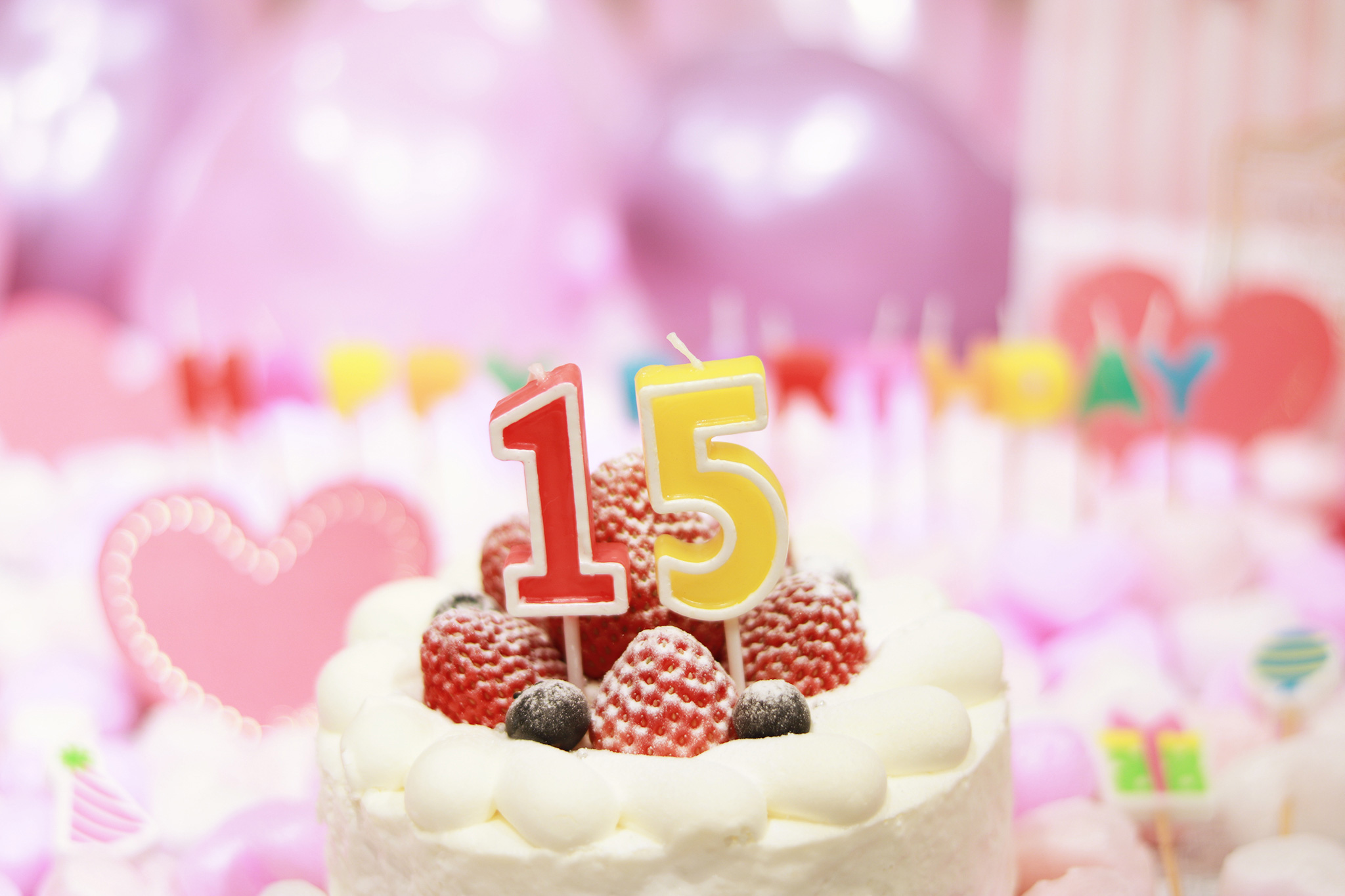 オシャレな誕生日画像 可愛いケーキとキャンドルでお祝い 15歳編 のフリー画像 おしゃれなフリー写真素材 Girly Drop