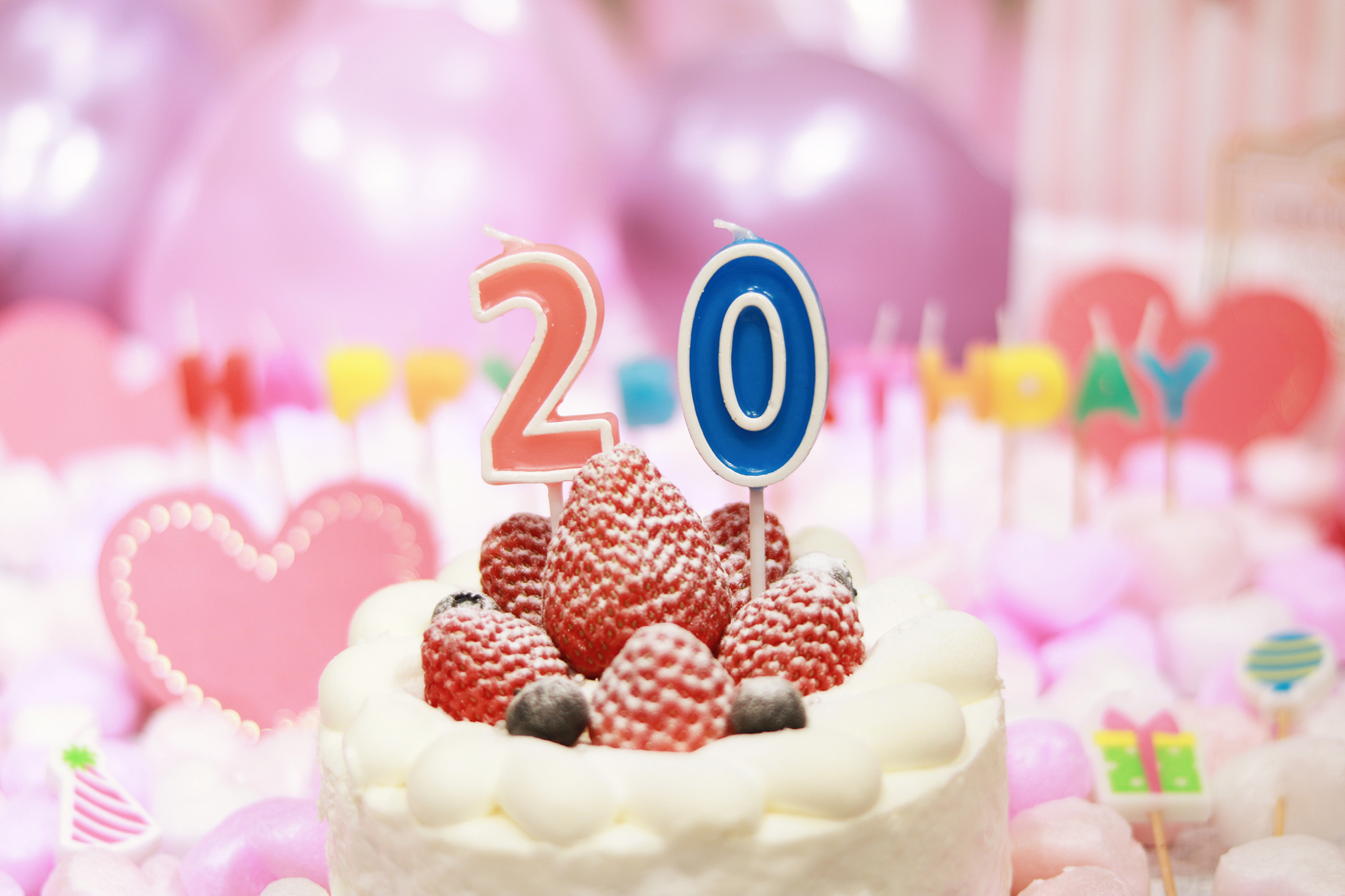 オシャレな誕生日画像 可愛いケーキとキャンドルでお祝い 20歳編 のフリー画像 おしゃれなフリー写真素材 Girly Drop