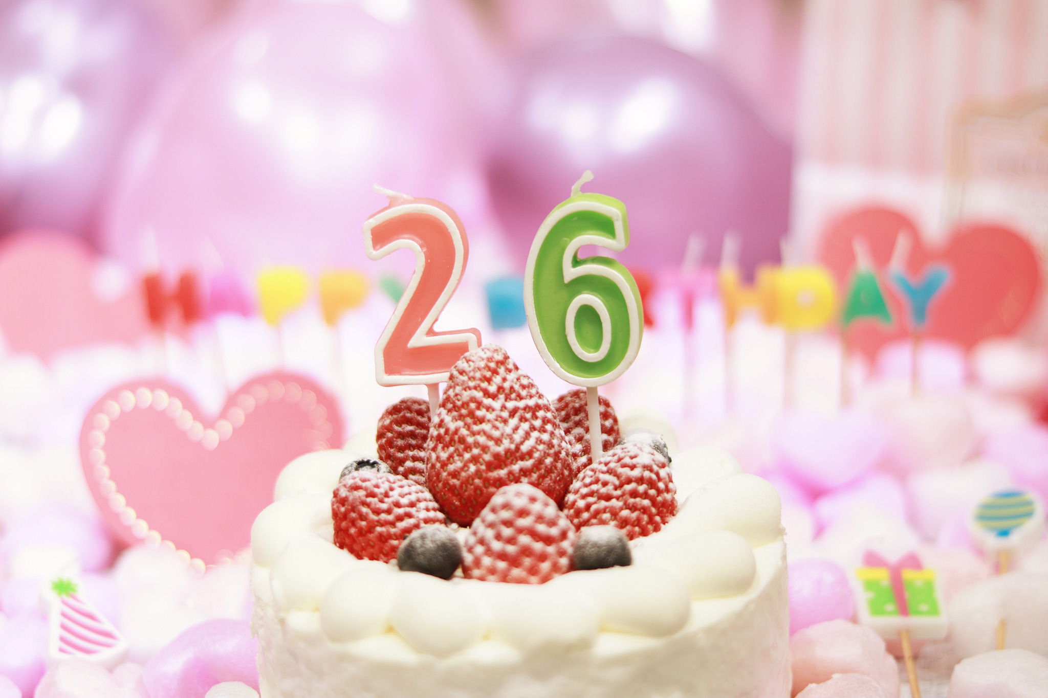 オシャレな誕生日画像 可愛いケーキとキャンドルでお祝い 26歳編 のフリー画像 おしゃれなフリー写真素材 Girly Drop