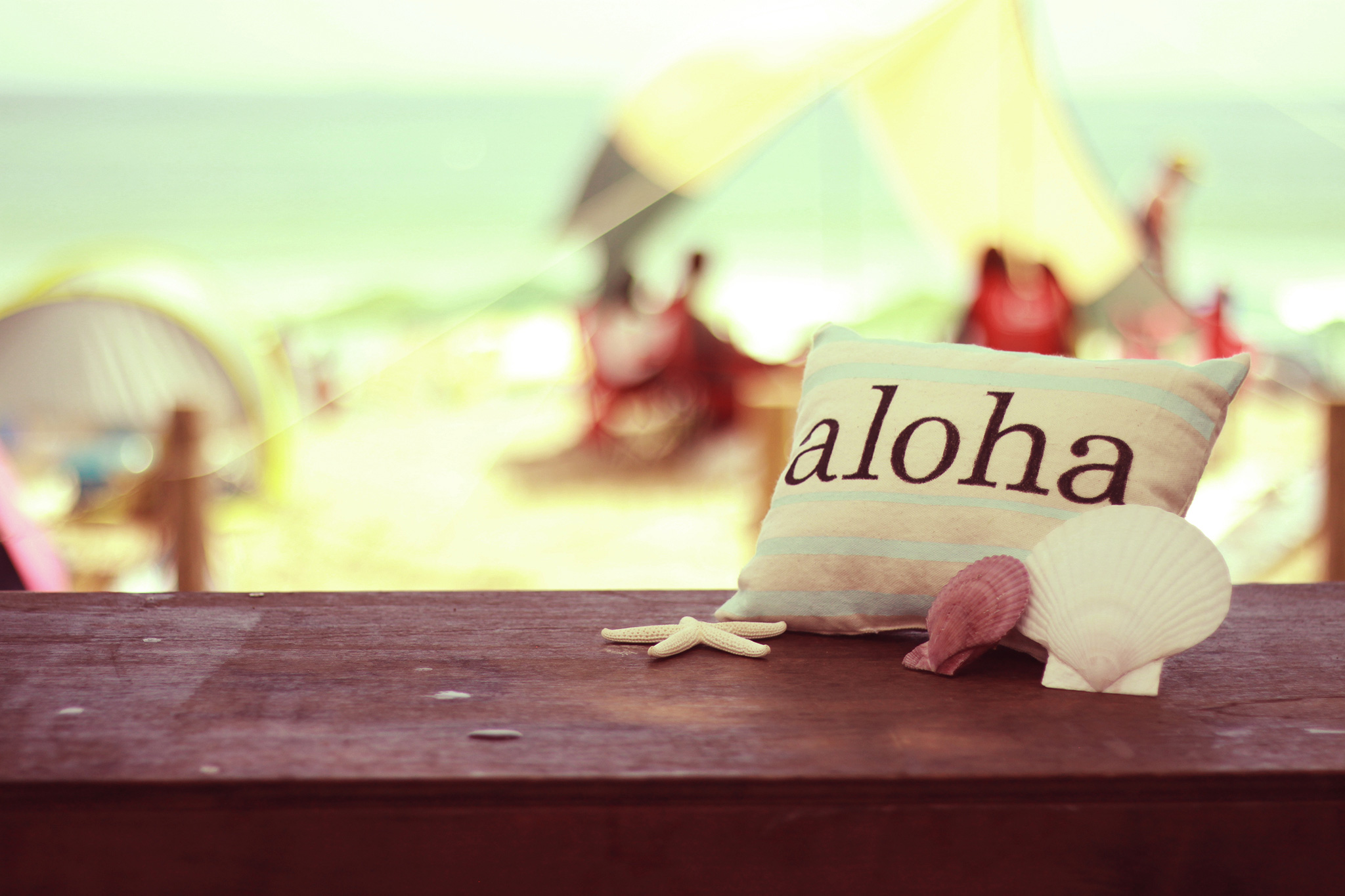 ハワイアンな雰囲気の海辺のテラスのフリー画像 おしゃれなフリー写真素材 Girly Drop
