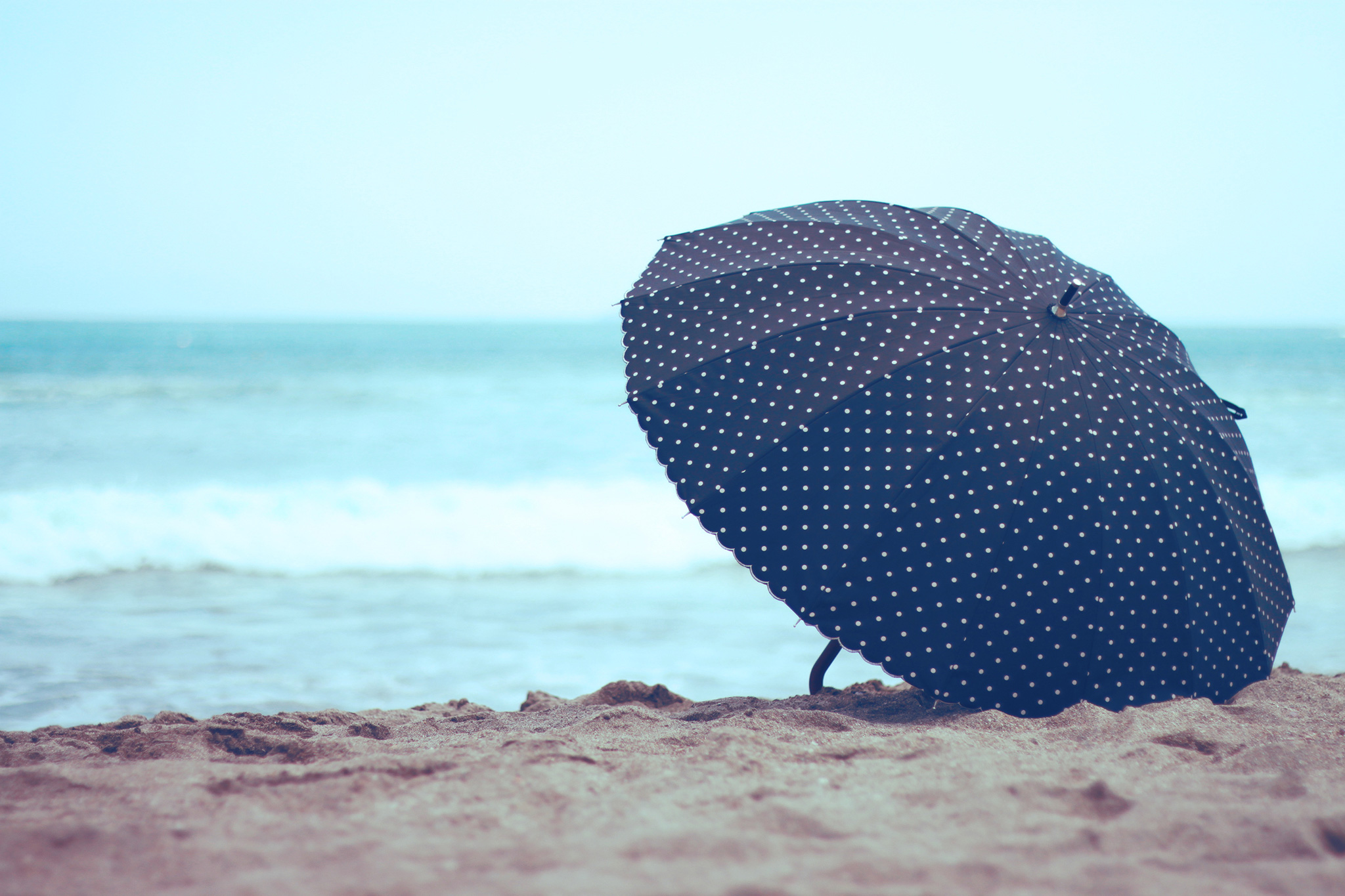 海 と 日傘